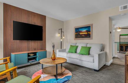 Mid-Century stay with Pool ,Golf Retreat and cool Comfort - Foto 6