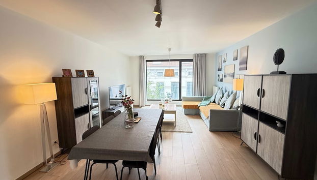 Spacious 3BR 2/5 BA Near Diamond District by Oneluxstay - Foto 5, Habitación
