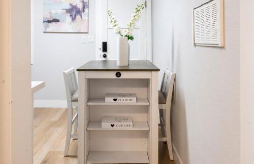 Relaxing Cozy Back House with Backyard - Foto 22