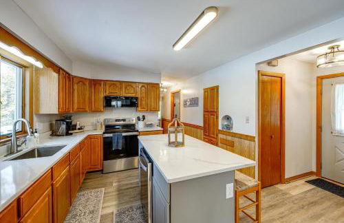 Waterfront Family Home with Seasonal Dock in Lincoln - Foto 10