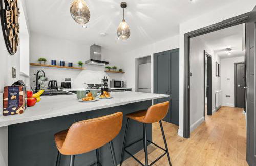 Modern 3-Bed Home, Super King Beds, Drive Parking - Foto 14