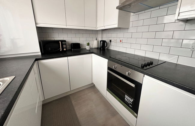 2 Bedroom Apartment-sleeps 6-parking-wifi - Photo 12