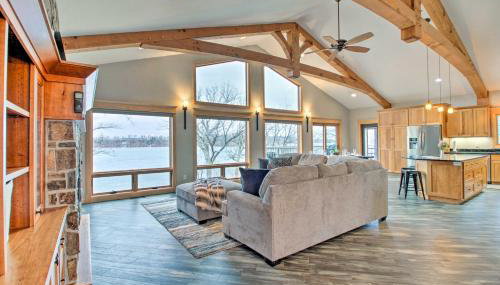 Dock, Hot Tub and Game Room Luxe Lake Latoka Home - Foto 4