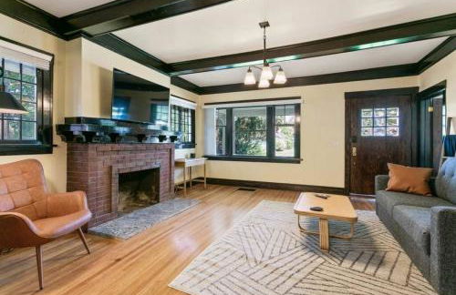 Quaint South Hill Home w Luxury King Bed and Wifi - Foto 7