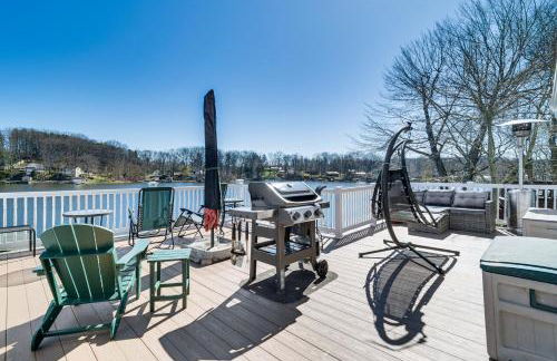 Waterfront Wolcott Vacation Rental with Deck and Views - Foto 25