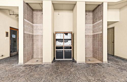 Breathtaking Lake Views King Suite, Queen Beds, Kitchen and Heated Indoor and Outdoor Pools - Foto 29