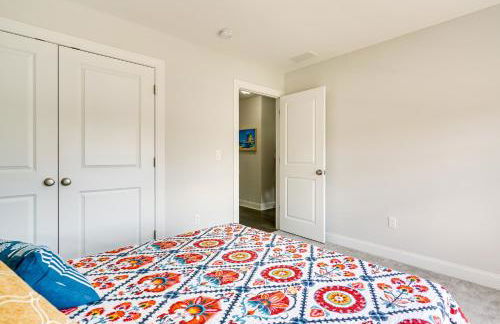 Sleek Long Branch Vacation Rental with Pool and Patio! - Foto 17