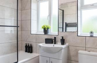 4 Bed Home sleeps 7 close to Cheshire Oaks Princes Rd - Photo 29