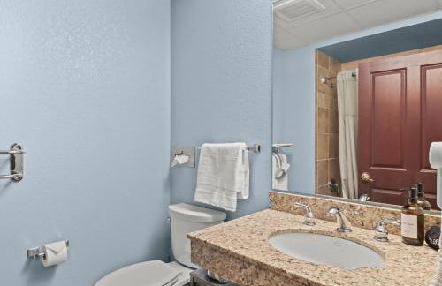 Family Getaway - Outdoor Activity Oasis - Mins to Downtown and Water Parks - Jacuzzi - Game Rm - Foto 30