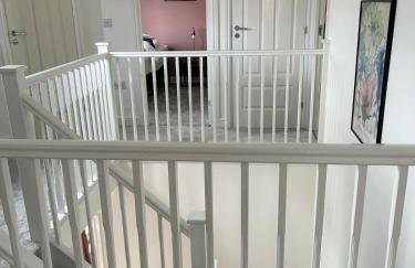 Beautiful 4-Bedroom Home for Groups & Families - Foto 14