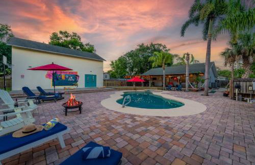 Tropical Oasis- Pickleball, Pool, Hot Tub- 15 min to beach - Photo 45