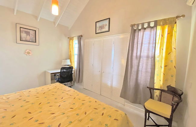 The Gem is Located a few Minutes Walk to the Gorgeous Bottom Bay Beach - Foto 2