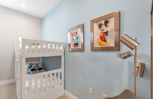 Elegant Townhome Near Disney â Private Suites! 4 Bedroom Townhouse by RedAwning - Photo 9