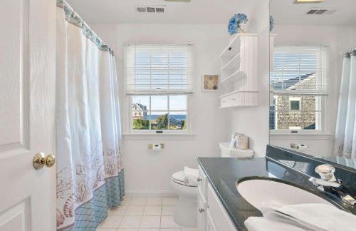 Stunning Home with Water Views - Foto 15