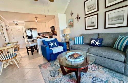 Beachfront paradise Ocean Village Golf Tennis Several heated pools Tiki bar Pickleball insite sports bar and restaurant and much more - Foto 2