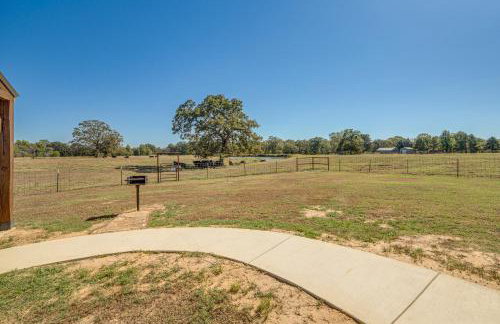 Pond and Grazing Cattle! Rural Getaway Near Van - Foto 26