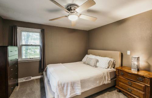 Spacious & Updated MQT Home - HotTub - Backyard - Foto 27