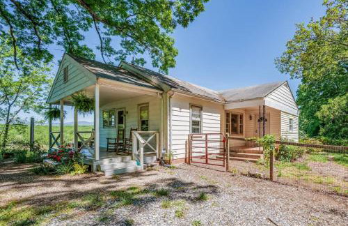 Redwing Farm Cottage - Mountain Views and Firepit! - Foto 33