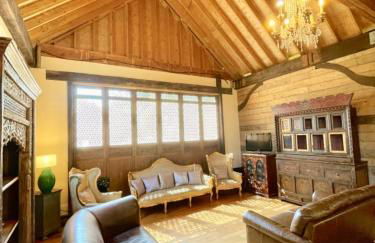 The Timber Barn South Downs West Sussex Sleeps 18 - Foto 23