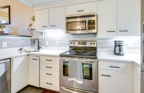 Gilford Townhome with Lakefront Beach and Pool Access! - Photo 13