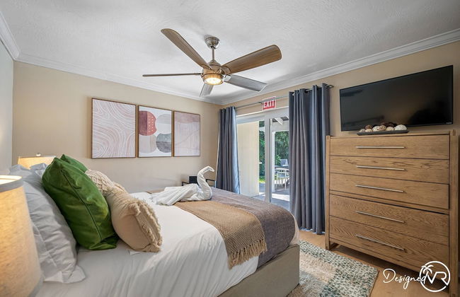 8BR Villa with Heated Pool Near Beach - Foto 17