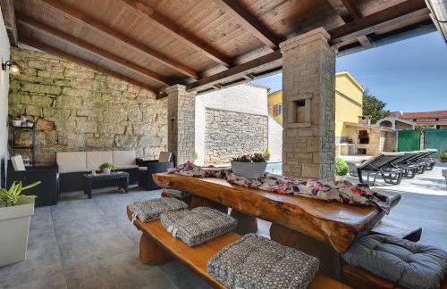 Typisch istrisches Ferienhaus mit privatem Pool, Tischfußball, Darts, Gym - Foto 2