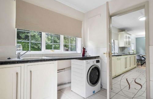 Spacious 6BR Villa in 32 Le More Birmingham with 7 Beds and Free Onsite Parking - Foto 59