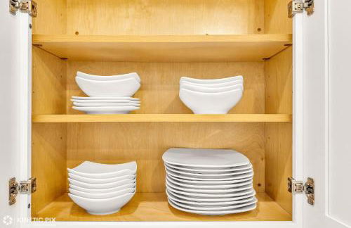 Sleeps 10 + Coffee bar + Game Room + Train to CHGO - Foto 40