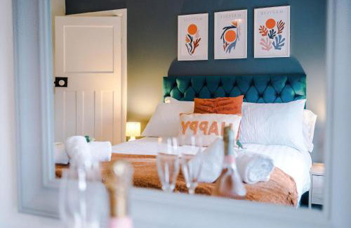 Spacious 3 Bed Home in Great Location by 53 Degrees Property - Ideal for Business with Parking - Foto 20