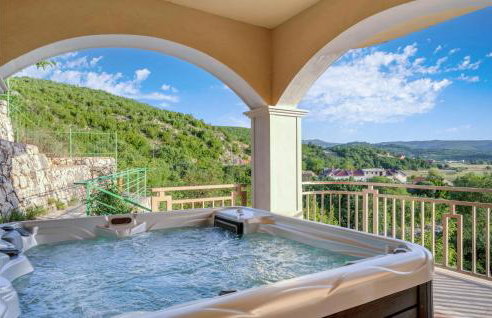 Awesome Home In Mirlovic Polje - Foto 2