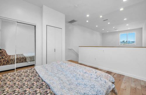 Modern Chic Loft In Hollywood-Koreatown With Parking - Photo 11