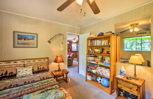 Cozy Waterfront Cottage with Deck on White River! - Foto 14