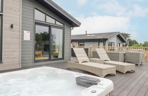 Mordros Lodge - Photo 1