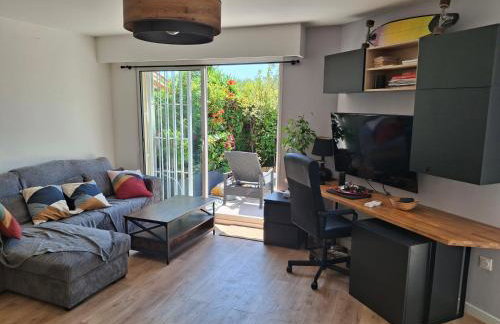 Lovely apartment with private garden and a swimming-pool - Foto 17