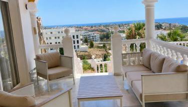 Large Family Villa 500m From Beach with Stunning Views - Foto 3