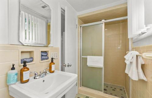 Upscale Modern Home with perfect triad location - Photo 33