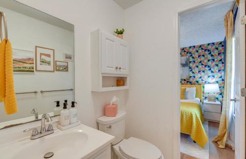 Family Home with Furnished Deck in Fairview! - Foto 20