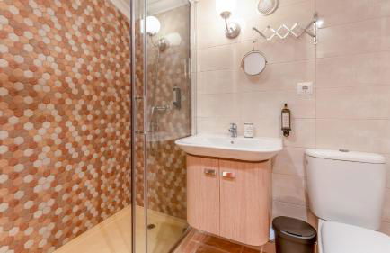 Serene Duplex House With Patio by LovelyStay - Foto 27