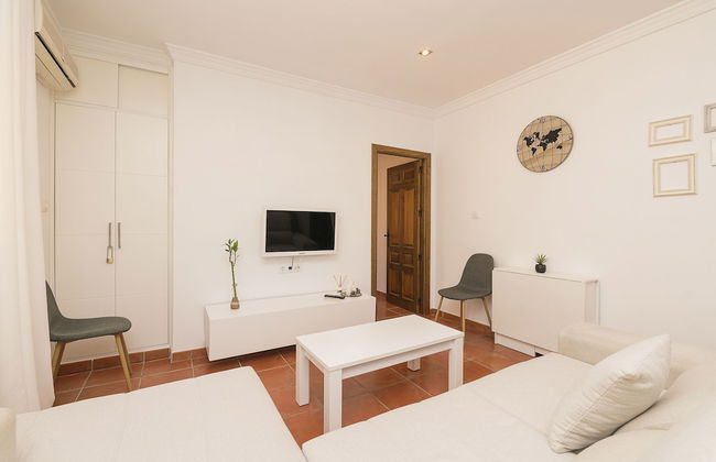 El Cortijo in La Linea de la Conception - Photo 7