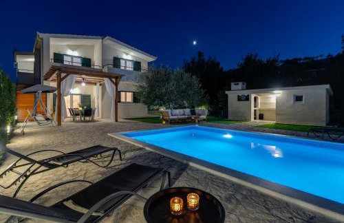 VILLA ROKO with 4 bedrooms, 32sqm heated pool - Photo 37