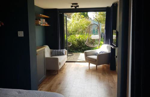 Modern 1-bed apartment, plus parking, near Oxford and the JR - Foto 2