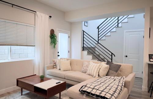 Modern Family Haven - Minutes from Disney Magic-OC - Foto 2