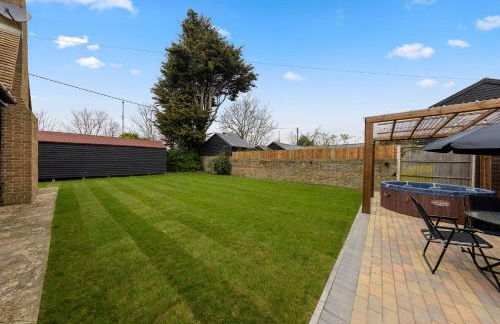 Charming cottage with hot tub & private garden - Photo 26