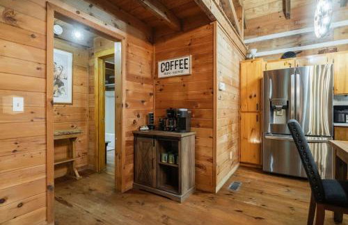 Modern Cabin with Luxury Gym, Firepit + Game Room! - Foto 62