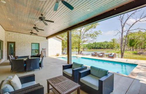 Relax Fireside! Waterfront Malakoff Home with Pool - Foto 33