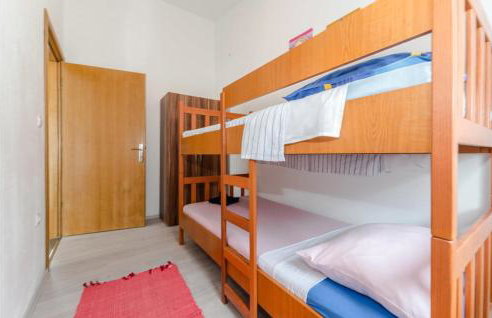 3 Bedroom Nice Apartment In Miskovici - Foto 19