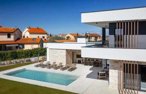 Villa Levita with Pool - Photo 2