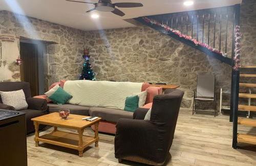 CASA RURAL PUERTO - casa completa con espacio exterior, wifi, estufa, barbacoa, piscina y zona de aparcamiento privada - IDEAL PARA DISFRUTAR EN FAMILIA O GRUPO DE AMIGOS - Foto 19