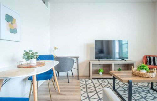 Boulevard Stays Comfortable 1BR Suite w Pool Parking Gym 03 - Foto 14