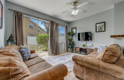Comfy Townhome Minutes from Disney - Photo 25